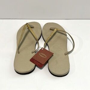 Havaianas- sand grey/light gold 9/10 inch women’s NWT